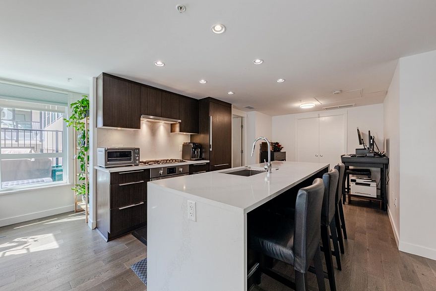 104 7828 Granville Street