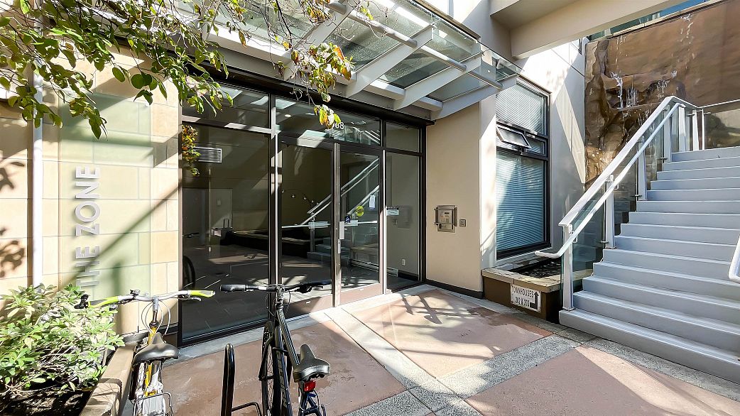 1106 1068 W Broadway