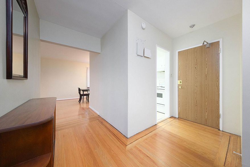 203 1878 Robson Street