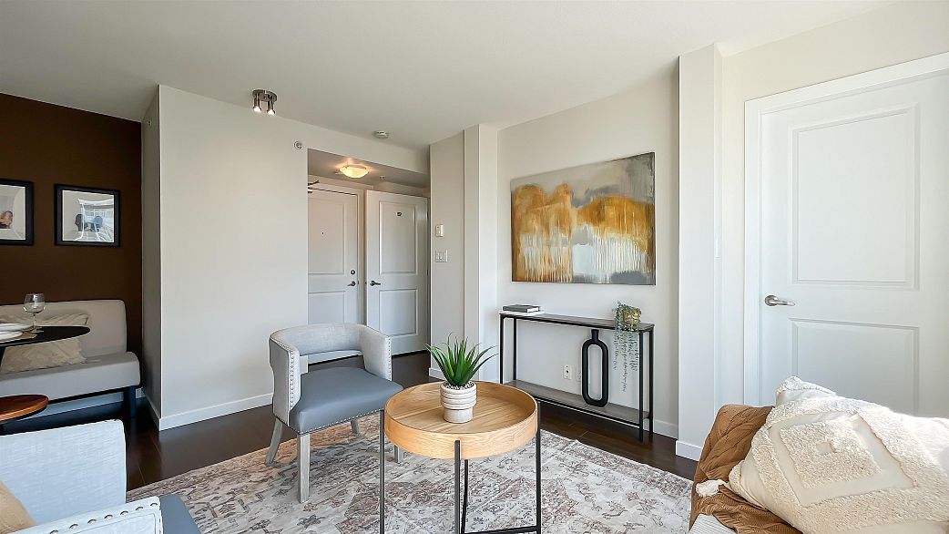 1106 1068 W Broadway