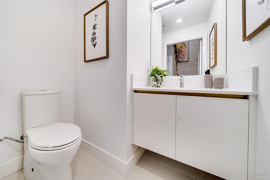 203 918 W 32nd Avenue