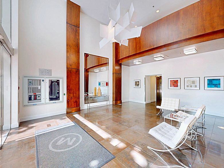 1003 969 Richards Street