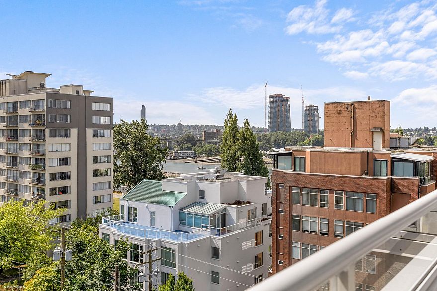 702 1436 Harwood Street