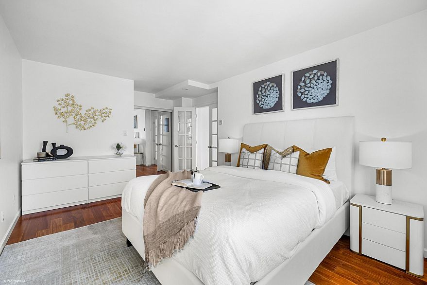 702 1436 Harwood Street