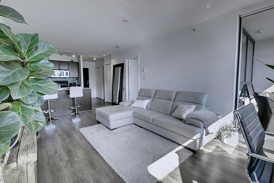 1303 938 Smithe Street