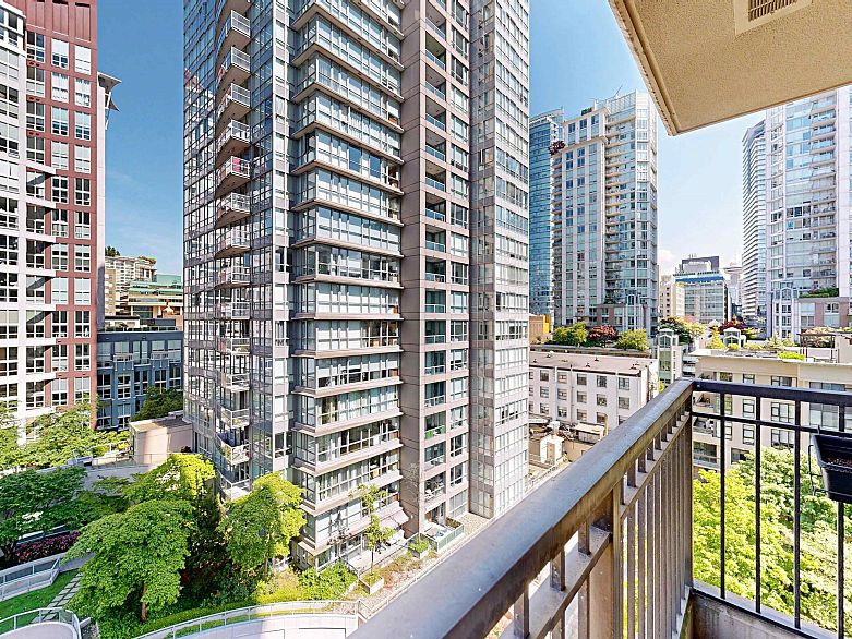 1003 969 Richards Street