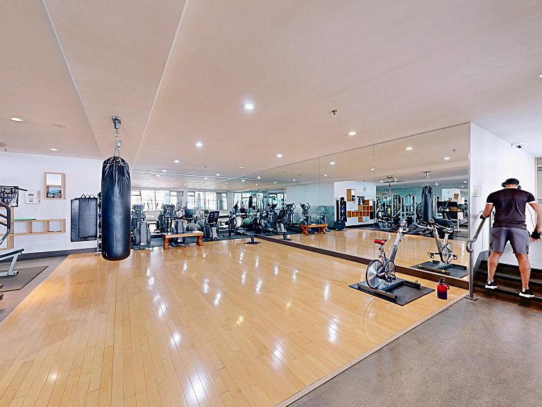 1003 969 Richards Street