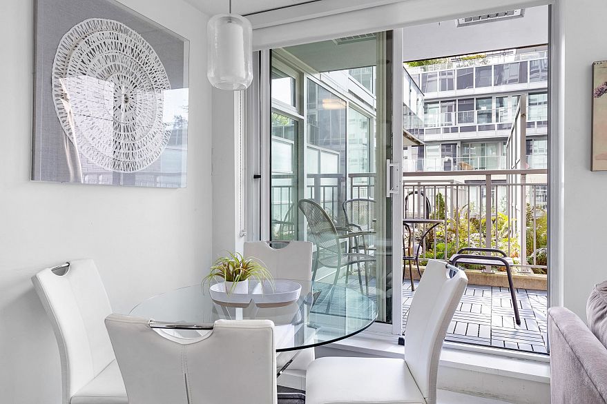 303 5665 Boundary Road