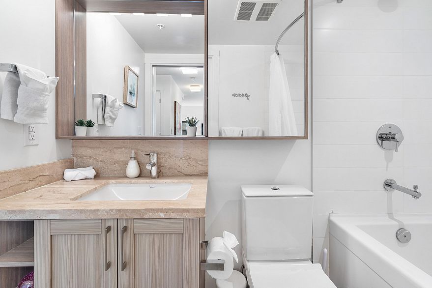 303 5665 Boundary Road