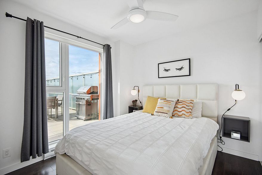 808 933 E Hastings Street