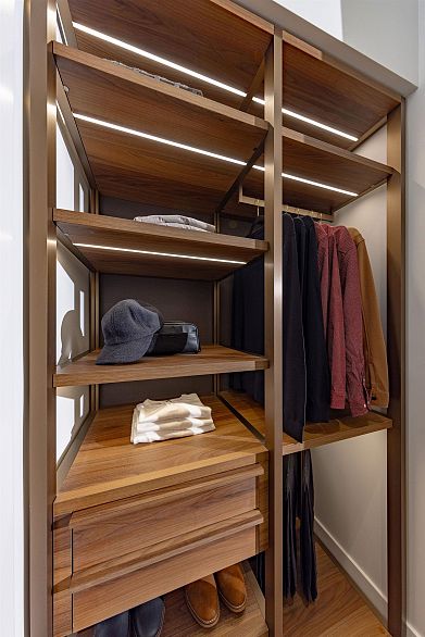 210 480 W 16th Avenue