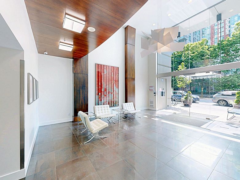 1003 969 Richards Street