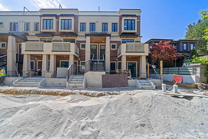 203 918 W 32nd Avenue