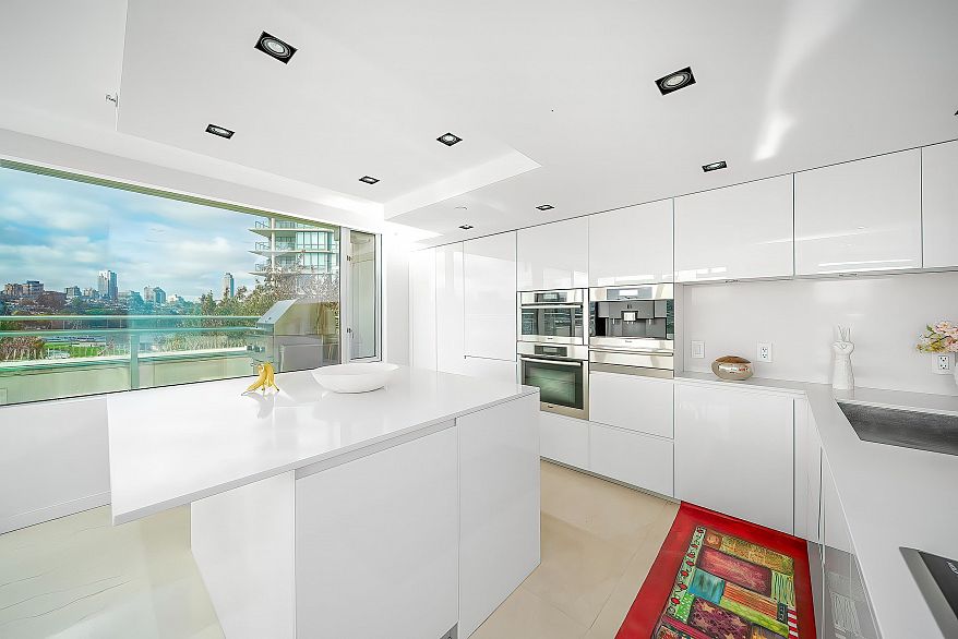 606 1288 Marinaside Crescent