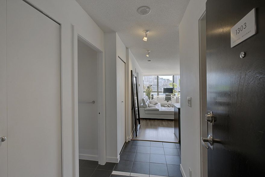 1303 938 Smithe Street