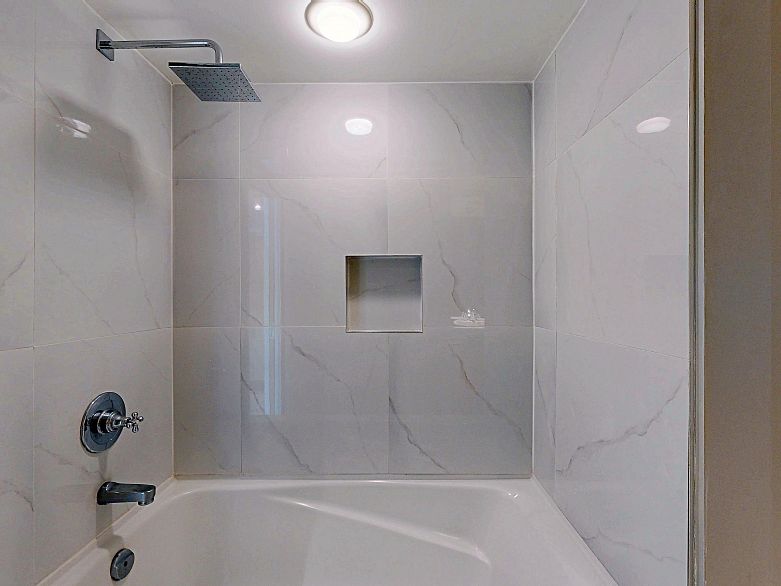 1003 969 Richards Street