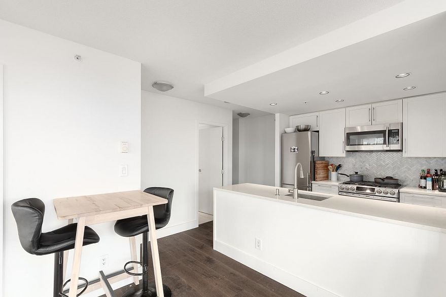 2710 928 Beatty Street