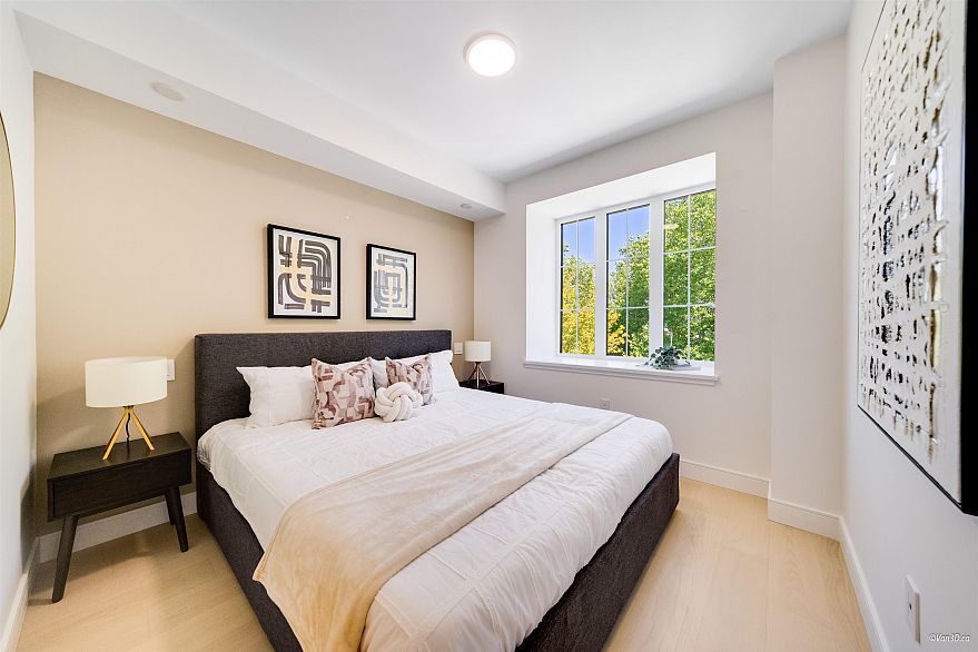 203 918 W 32nd Avenue