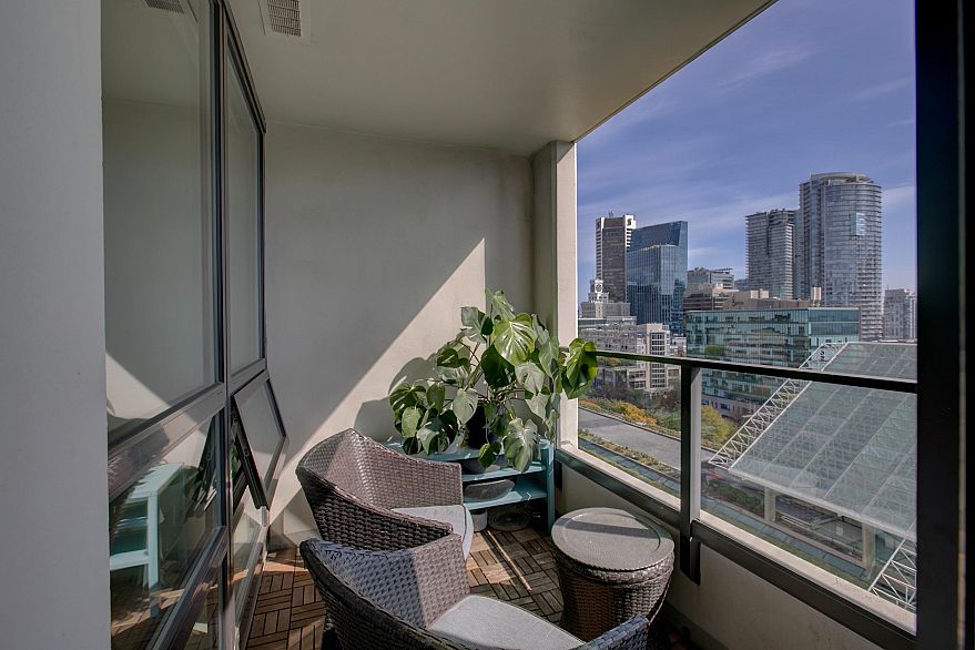 1303 938 Smithe Street