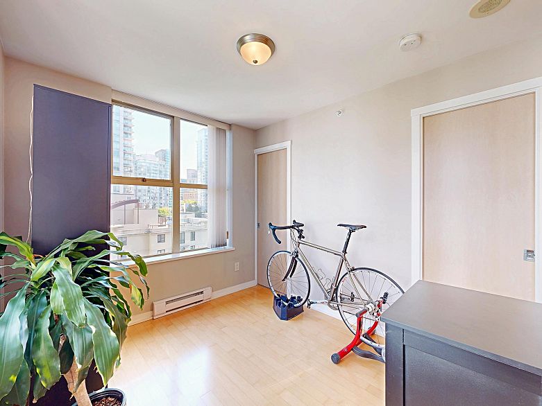 1003 969 Richards Street