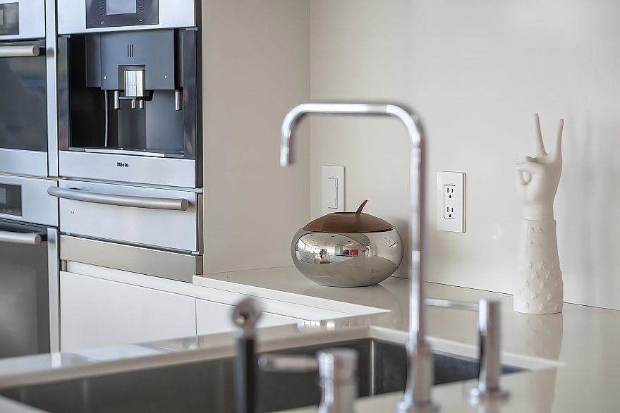 606 1288 Marinaside Crescent