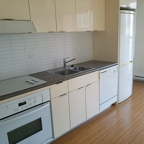 816 168 Powell Street