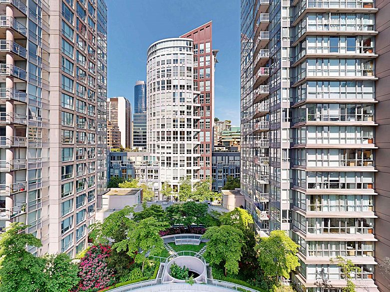 1003 969 Richards Street