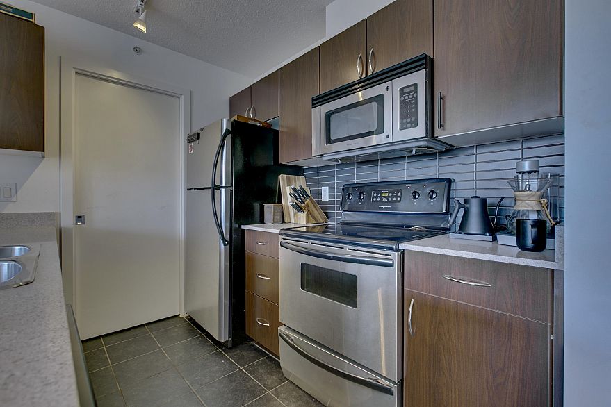 1303 938 Smithe Street