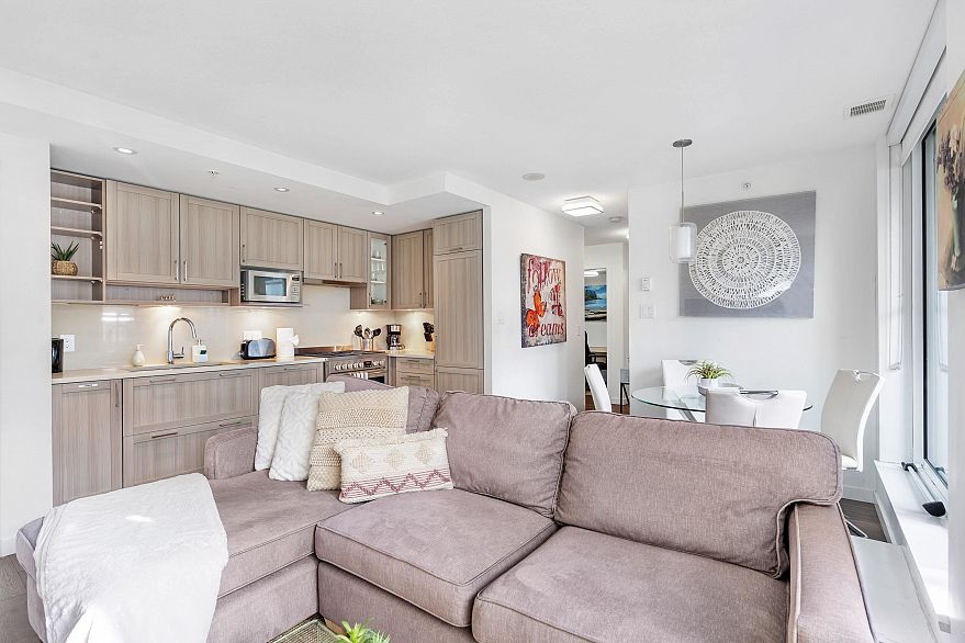 303 5665 Boundary Road