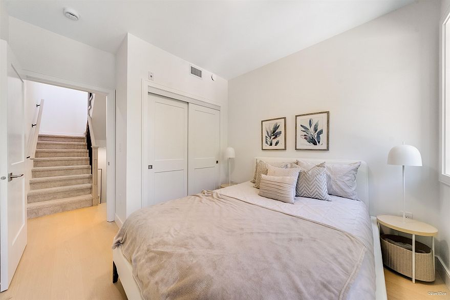 203 918 W 32nd Avenue