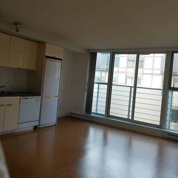 816 168 Powell Street