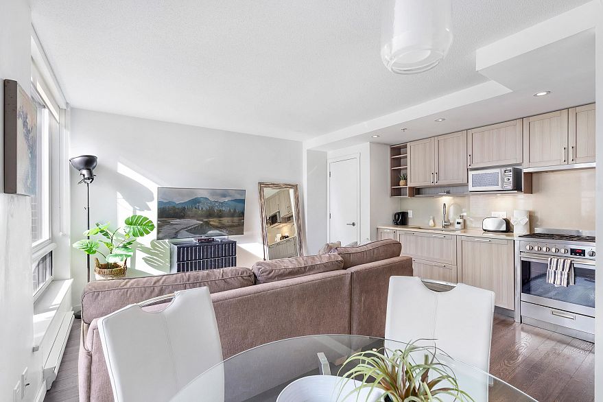 303 5665 Boundary Road