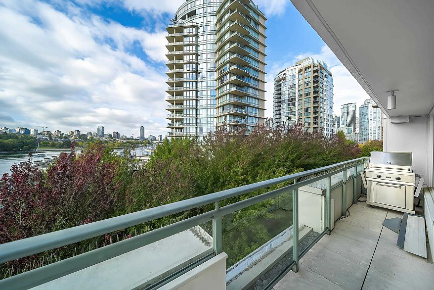 606 1288 Marinaside Crescent