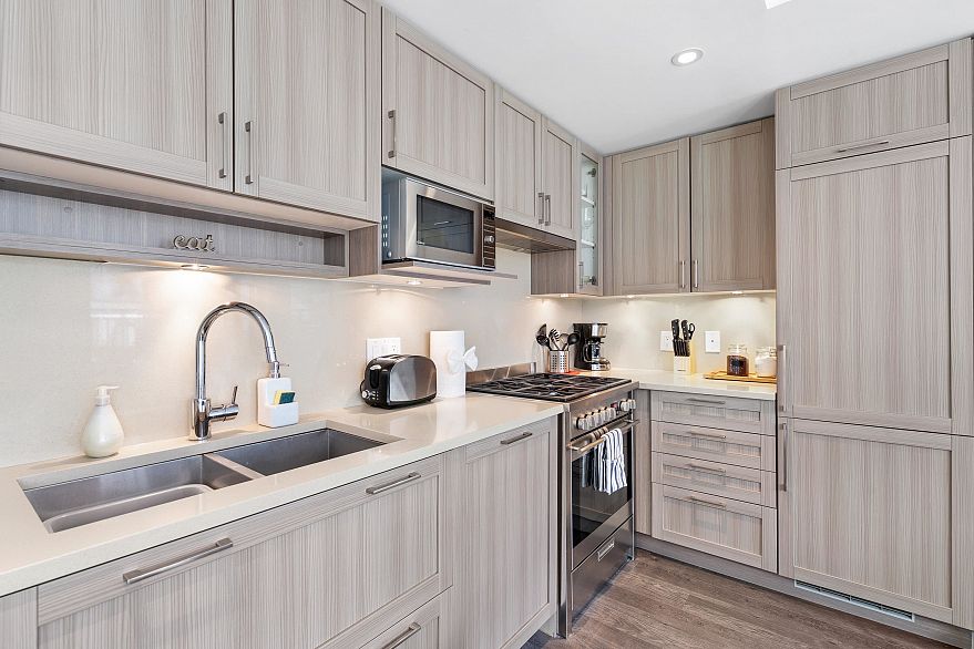 303 5665 Boundary Road