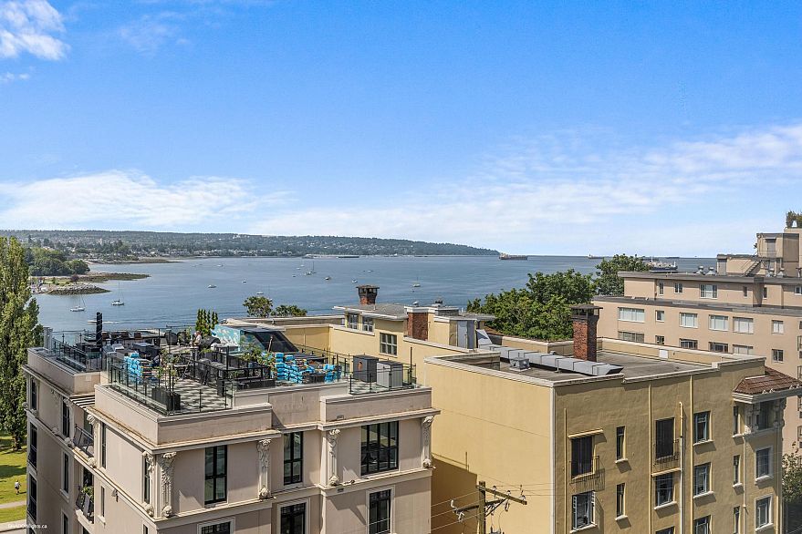 702 1436 Harwood Street