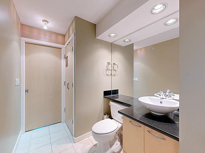 1003 969 Richards Street