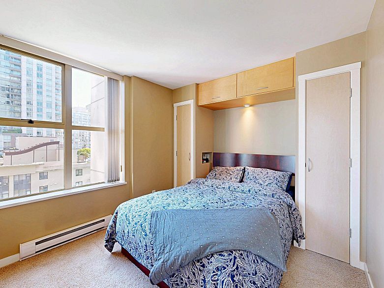 1003 969 Richards Street