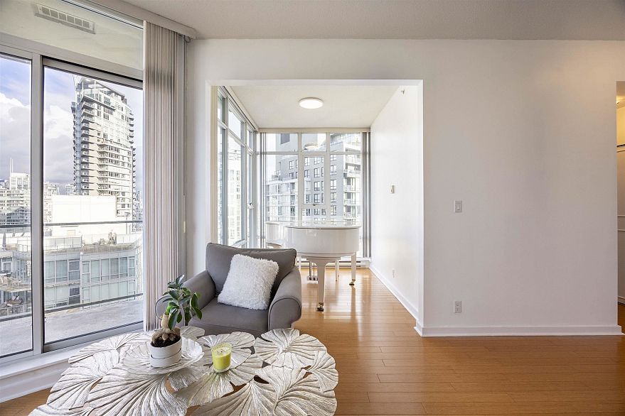 3207 583 Beach Crescent