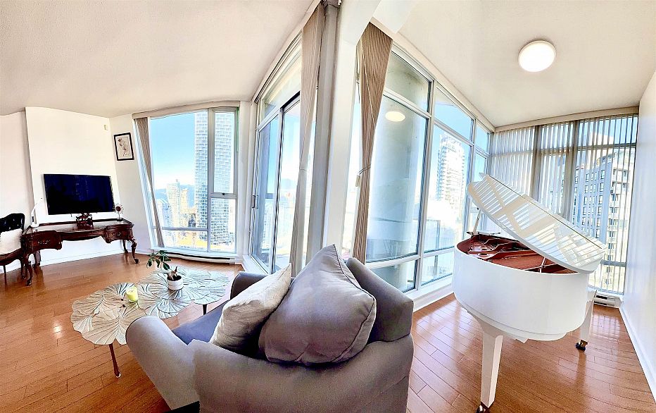 3207 583 Beach Crescent