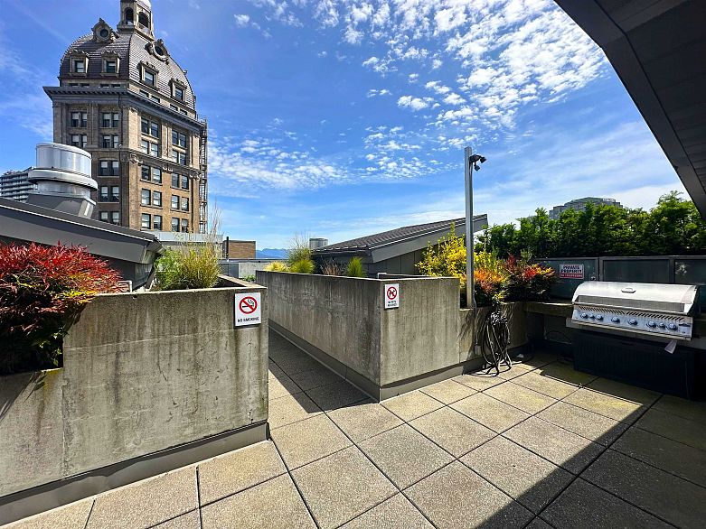 302 528 Beatty Street