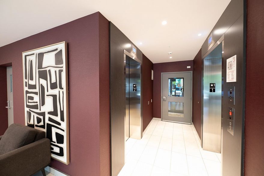 212 4240 Cambie Street