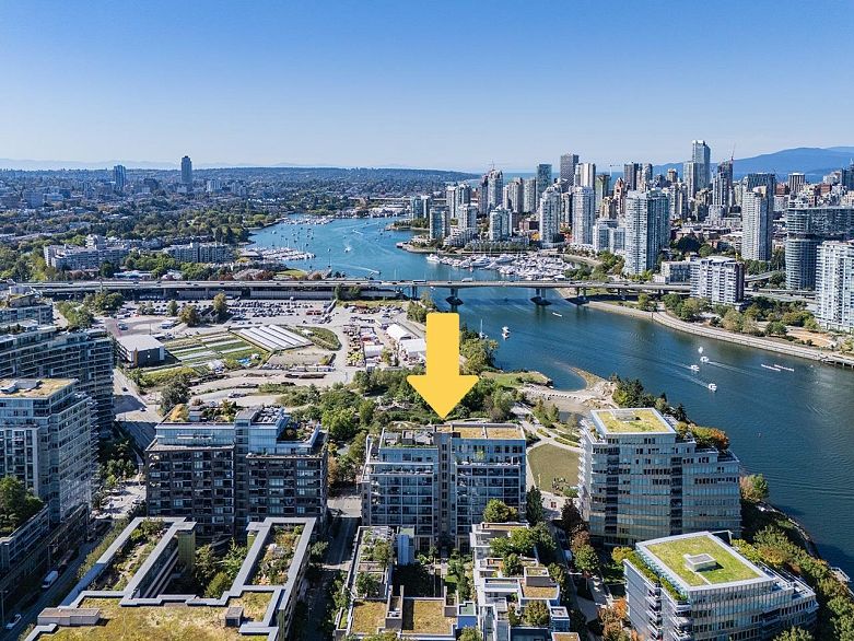 302 1616 Columbia Street