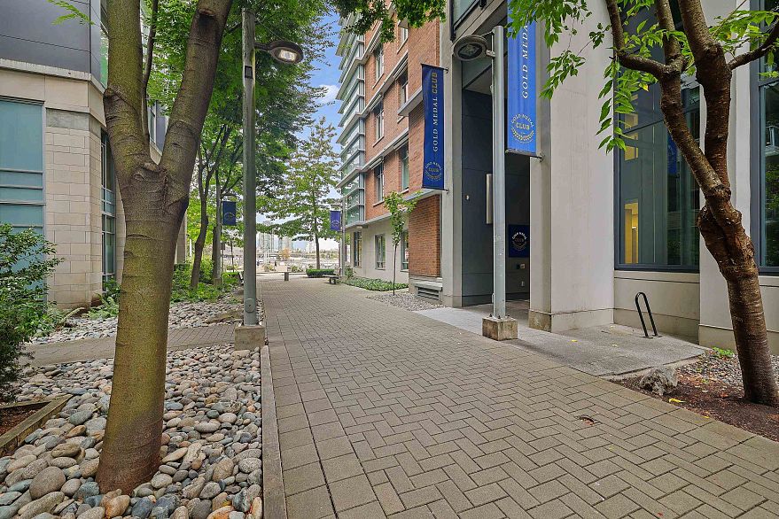 404 181 W 1st Avenue