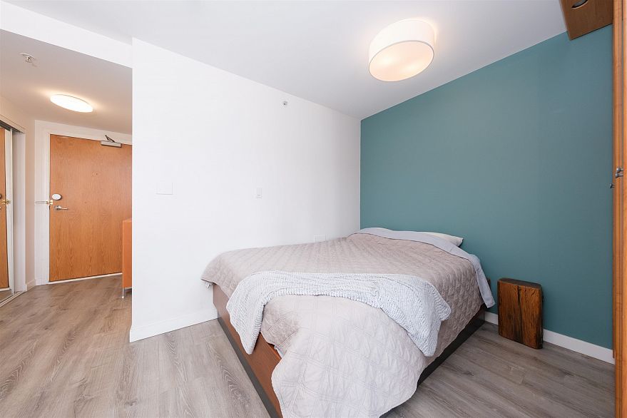 1703 63 Keefer Place