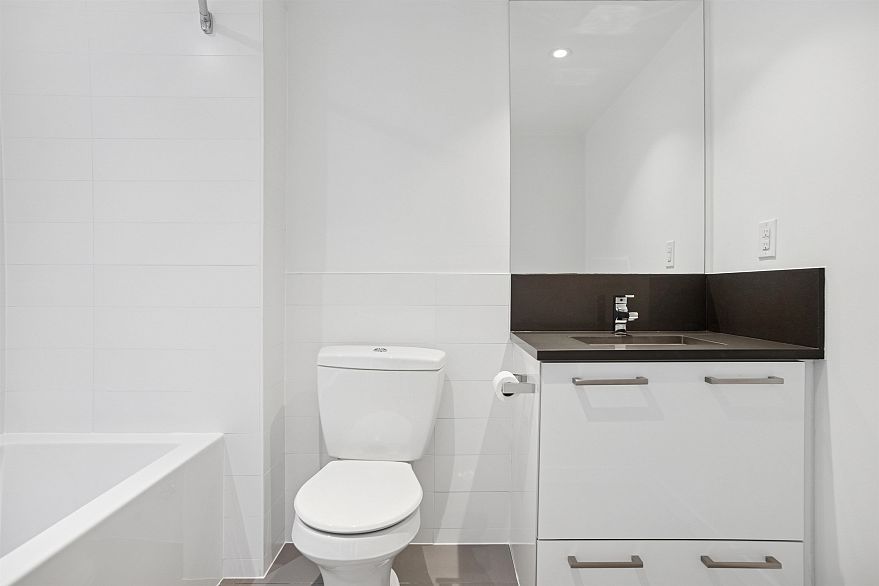 554 955 E Hastings Street