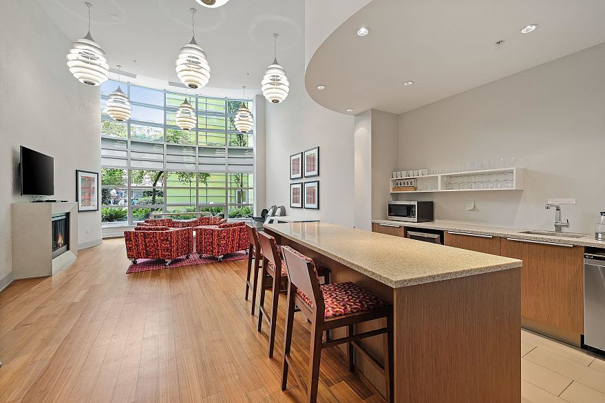 404 181 W 1st Avenue