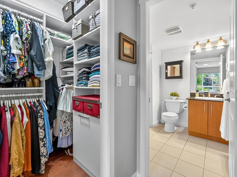 206 2096 W 46th Avenue