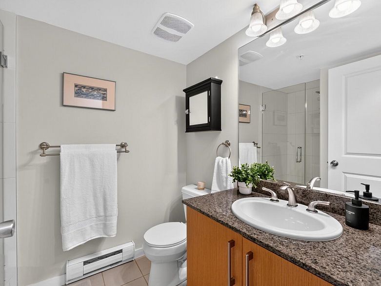 206 2096 W 46th Avenue