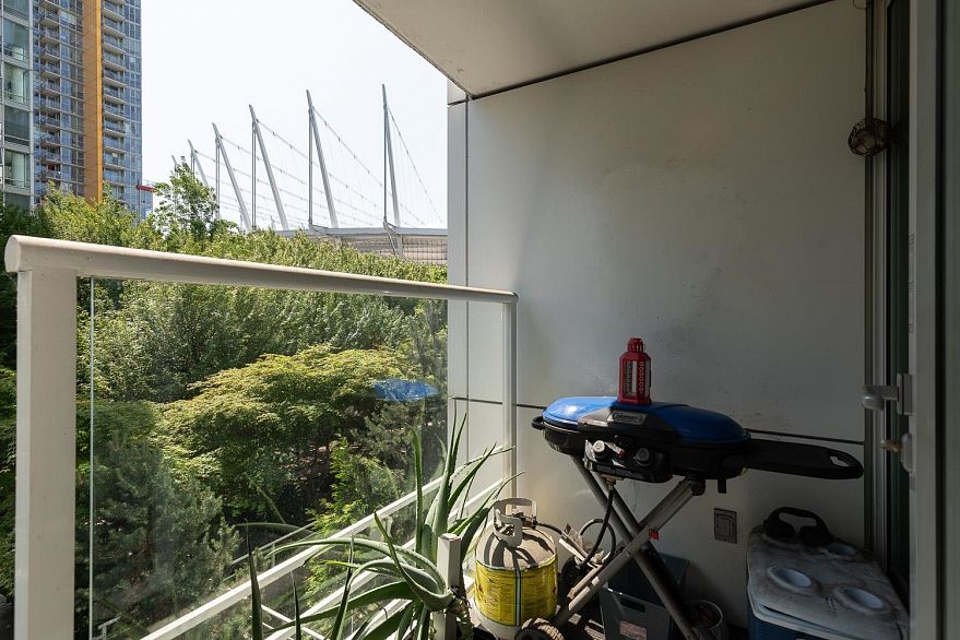 315 161 W Georgia Street