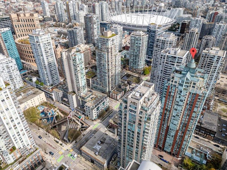 1603 939 Homer Street